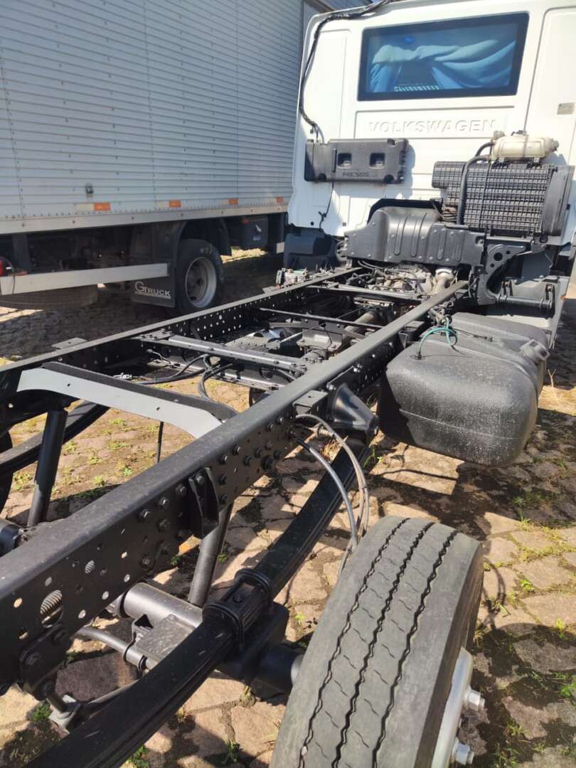 Caminhão VOLKSWAGEN VW 24280 Chassis ANO 2015 de De Nigris em São Paulo