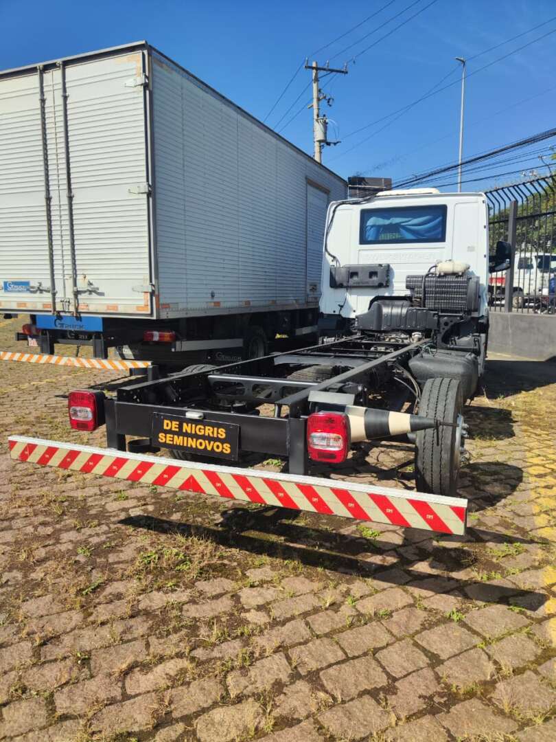 Caminhão VOLKSWAGEN VW 24280 Chassis ANO 2015 de De Nigris em São Paulo