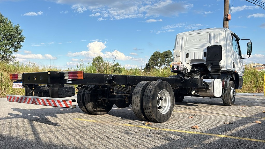 Caminhão MERCEDES BENZ MB 1016 Chassis ANO 2018 de De Nigris em São Paulo