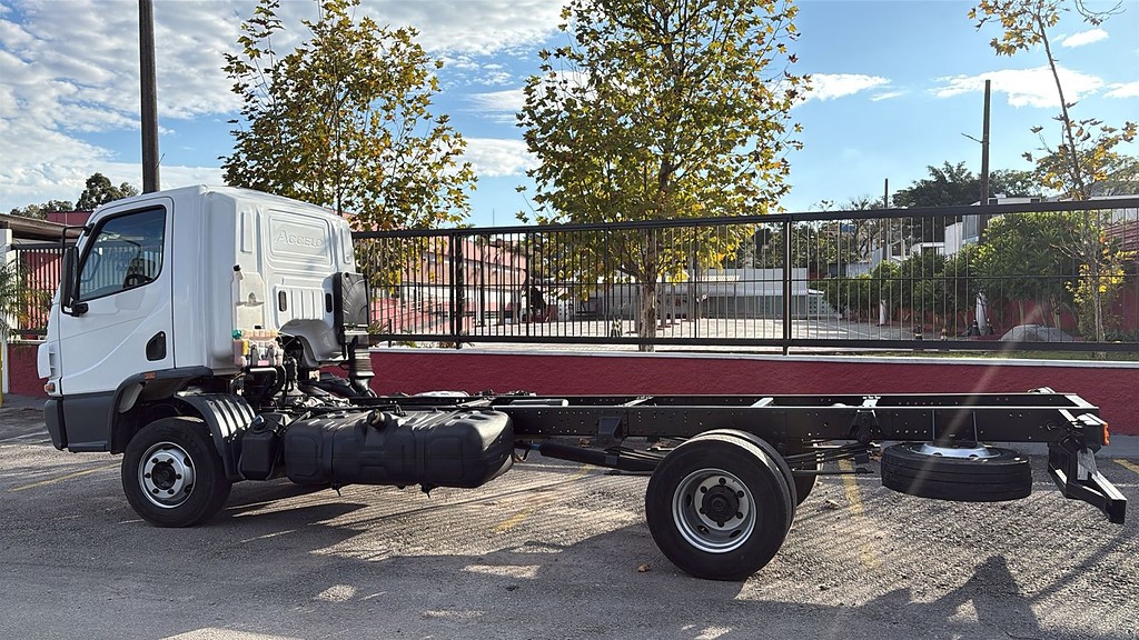 Caminhão MERCEDES BENZ MB 1016 Chassis ANO 2018 de De Nigris em São Paulo