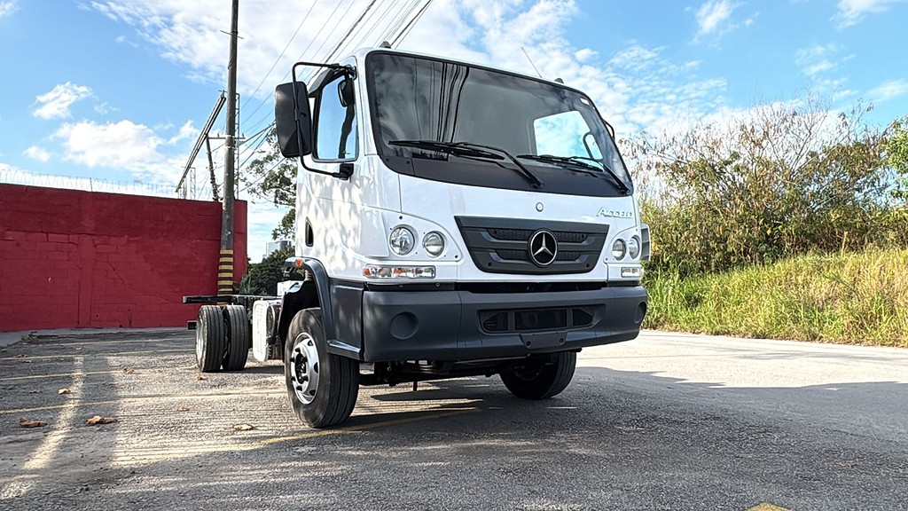 Caminhão MERCEDES BENZ MB 1016 Chassis ANO 2018 de De Nigris em São Paulo