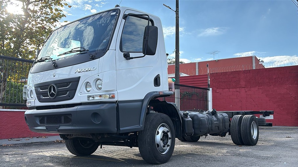 Caminhão MERCEDES BENZ MB 1016 Chassis ANO 2018 de De Nigris em São Paulo