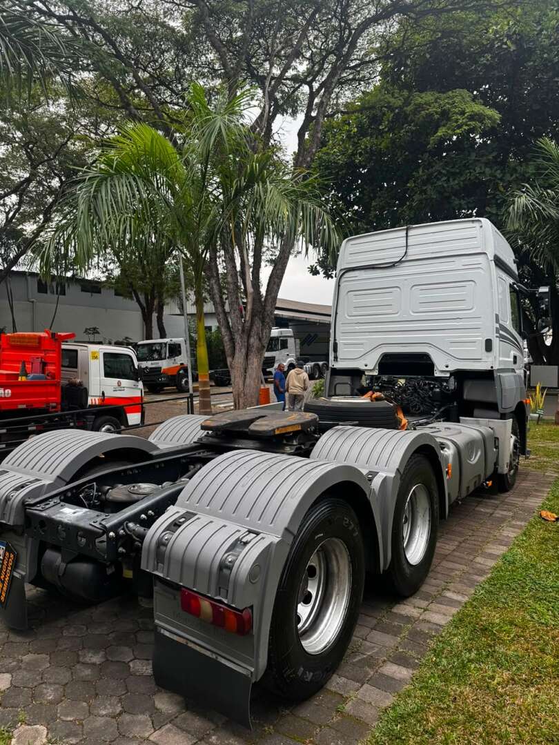 Caminhão MERCEDES BENZ MB 2544 Chassis ANO 2022 de De Nigris em São Paulo