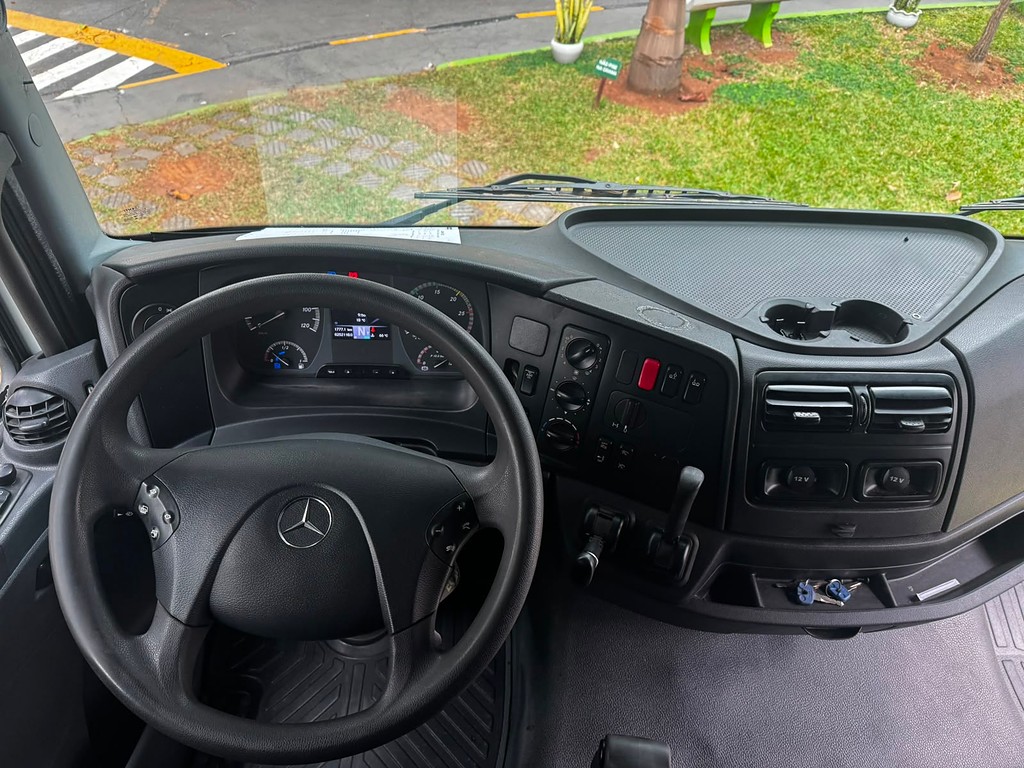 Caminhão MERCEDES BENZ MB 2544 Chassis ANO 2022 de De Nigris em São Paulo