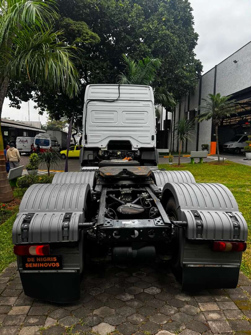 Caminhão MERCEDES BENZ MB 2544 Chassis ANO 2022 de De Nigris em São Paulo