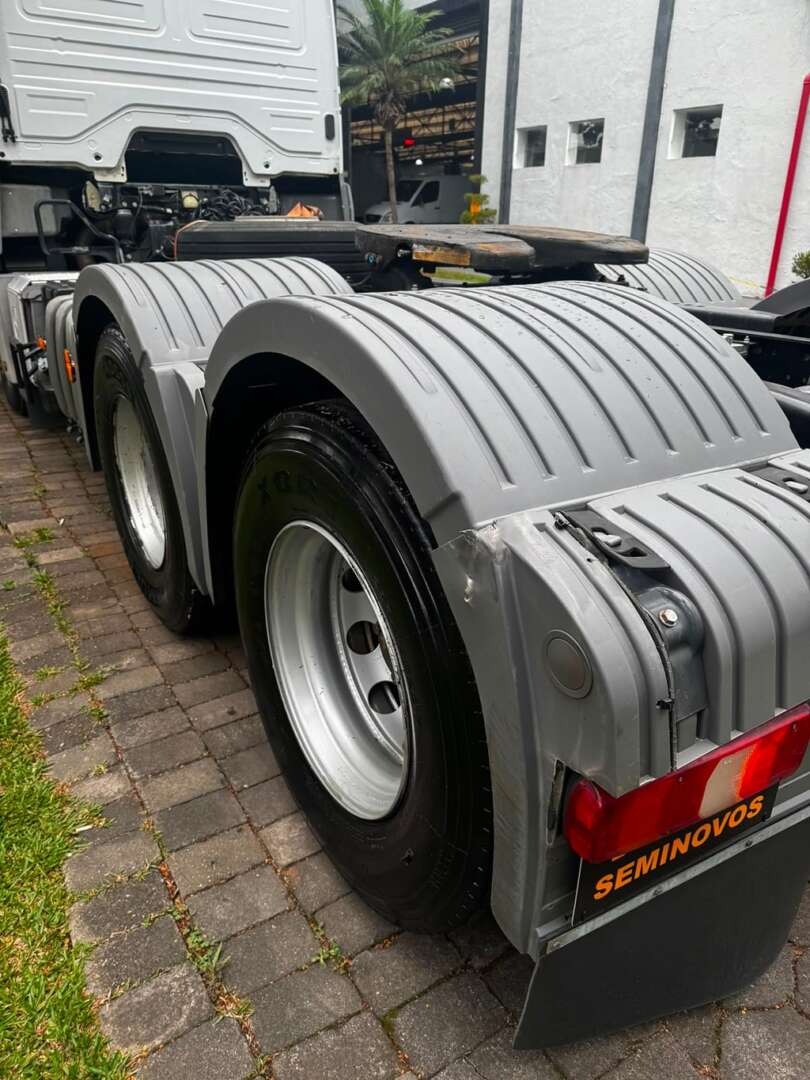 Caminhão MERCEDES BENZ MB 2544 Chassis ANO 2022 de De Nigris em São Paulo