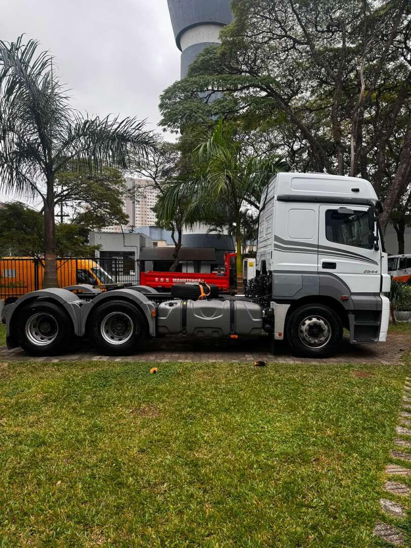 Caminhão MERCEDES BENZ MB 2544 Chassis ANO 2022 de De Nigris em São Paulo