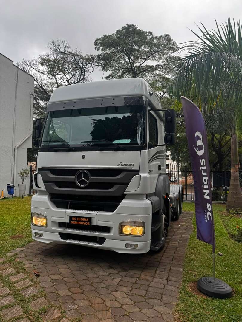 Caminhão MERCEDES BENZ MB 2544 Chassis ANO 2022 de De Nigris em São Paulo