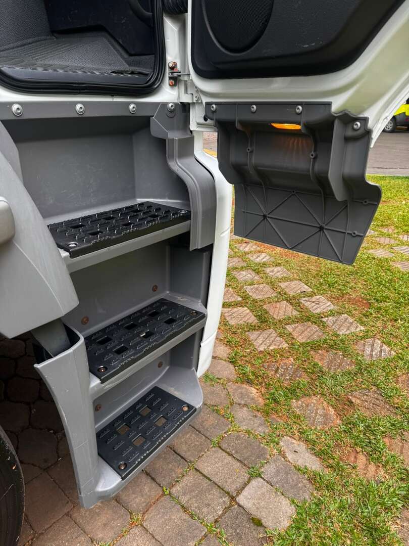 Caminhão MERCEDES BENZ MB 2544 Chassis ANO 2022 de De Nigris em São Paulo