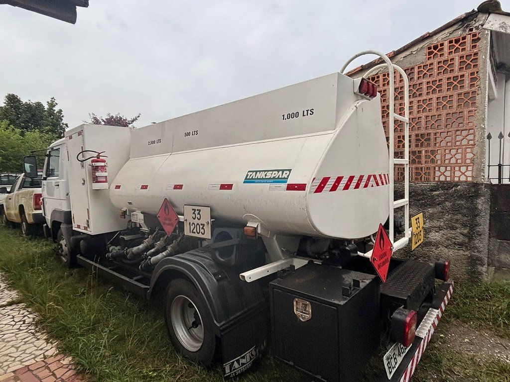 Caminhão VOLKSWAGEN VW 8160 Tanque Aço ANO 2019 de Vittorazzi Comercio de Automoveis Ltda no Paraná