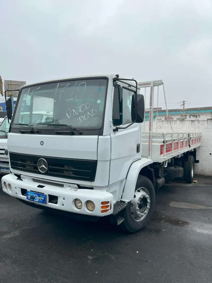 Caminhão MERCEDES BENZ MB 1719  ANO 2015 Carroceria de Roque de Moraes Caminhões em São Paulo