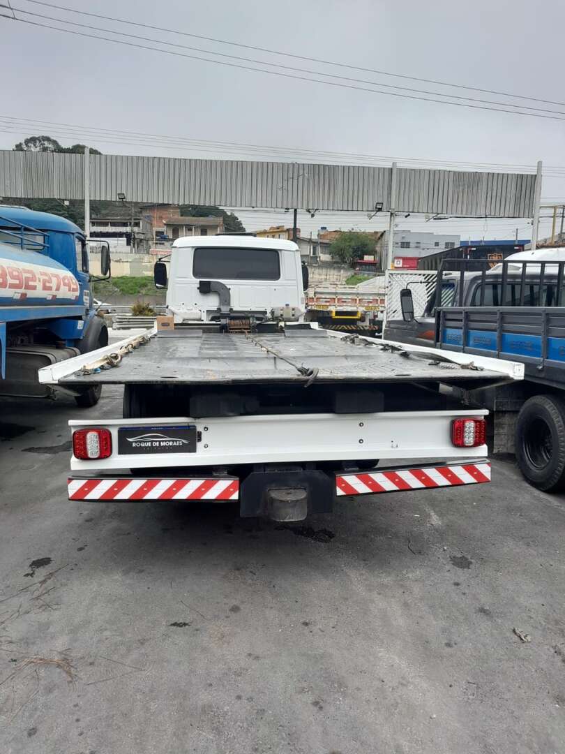 Caminhão VOLKSWAGEN VW 8150 Plataforma Guincho ANO 2011 de Roque de Moraes Caminhões em São Paulo