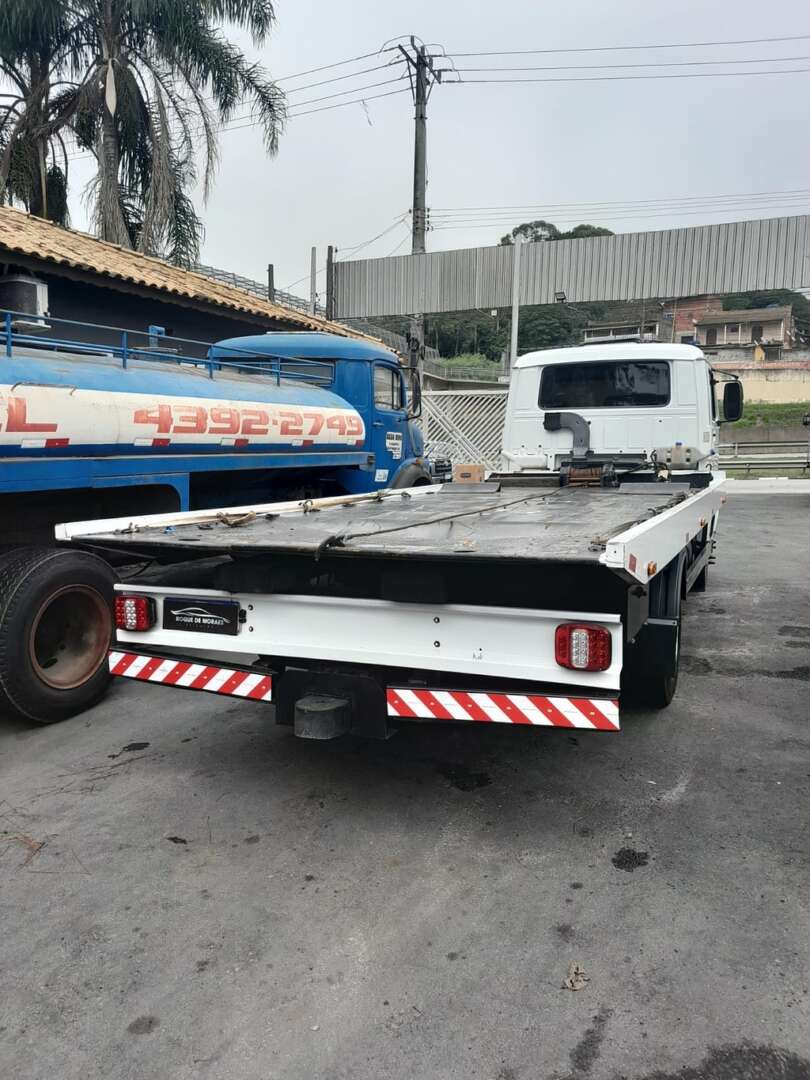 Caminhão VOLKSWAGEN VW 8150 Plataforma Guincho ANO 2011 de Roque de Moraes Caminhões em São Paulo