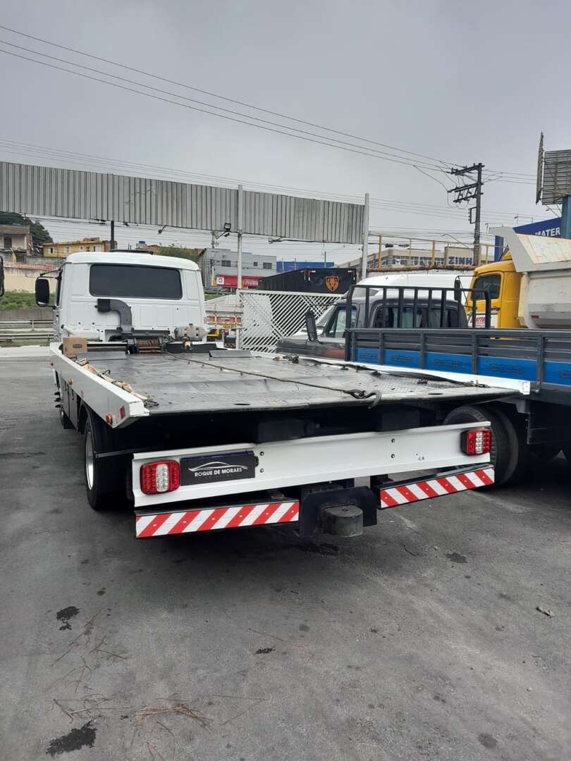 Caminhão VOLKSWAGEN VW 8150 Plataforma Guincho ANO 2011 de Roque de Moraes Caminhões em São Paulo