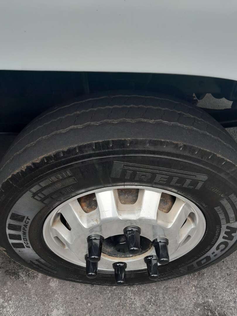 Caminhão VOLKSWAGEN VW 8150 Plataforma Guincho ANO 2011 de Roque de Moraes Caminhões em São Paulo