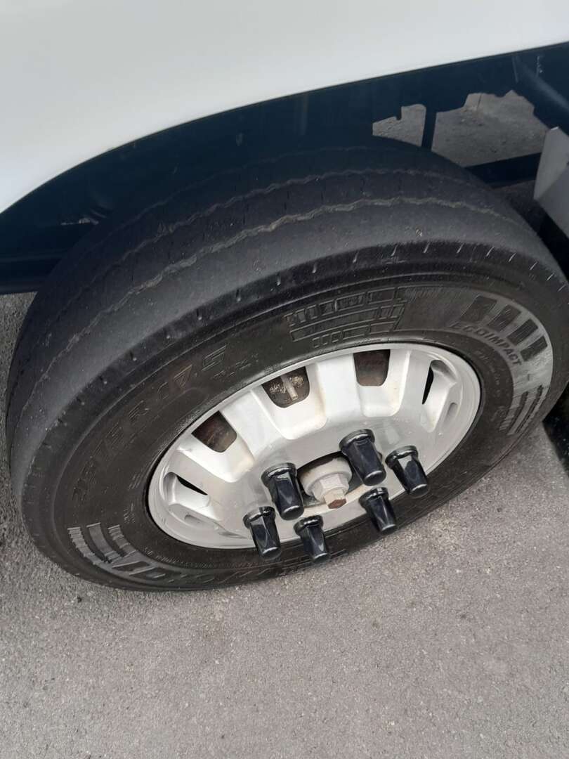 Caminhão VOLKSWAGEN VW 8150 Plataforma Guincho ANO 2011 de Roque de Moraes Caminhões em São Paulo