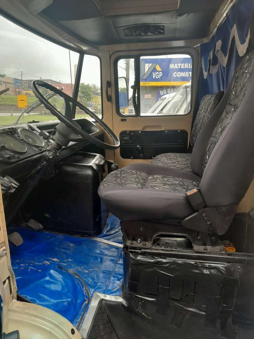 Caminhão MERCEDES BENZ MB 608 Baú Furgão ANO 1986 de Roque de Moraes Caminhões em São Paulo