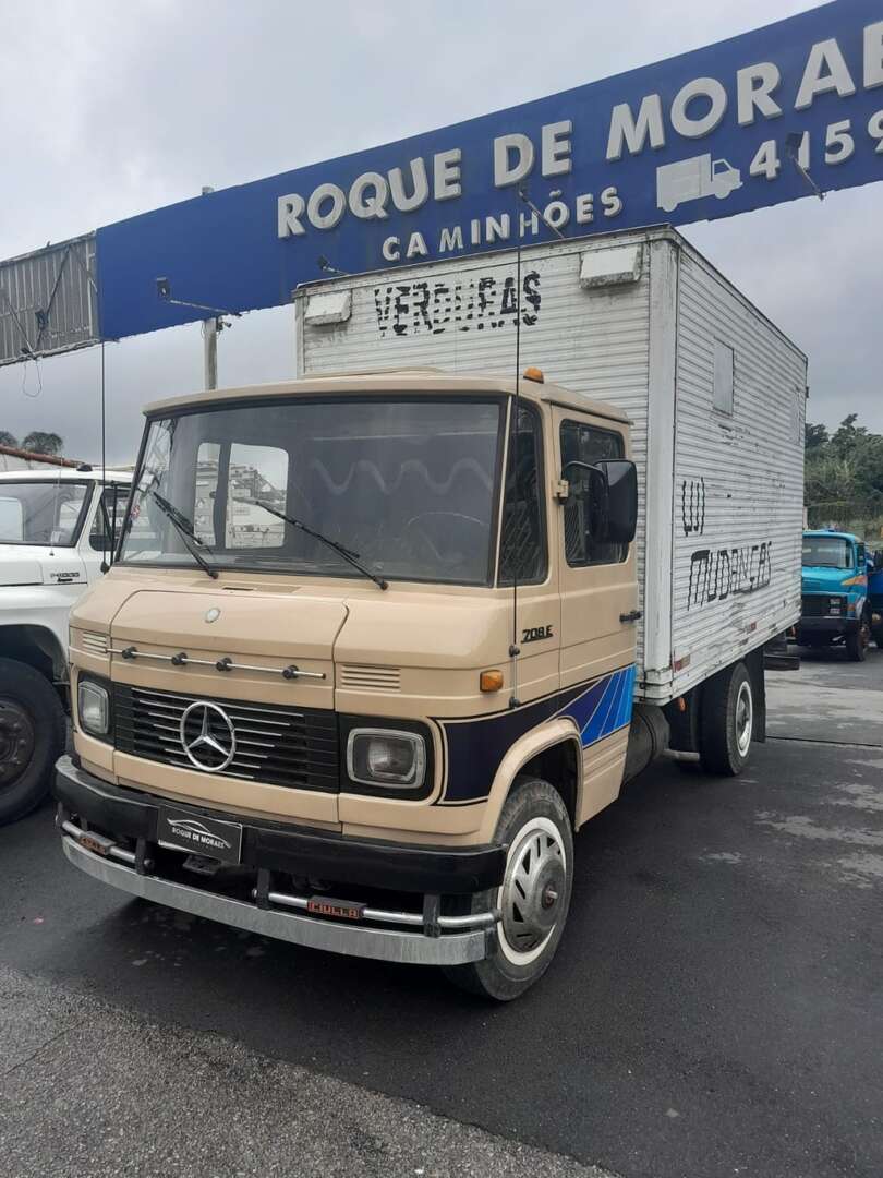 Caminhão MERCEDES BENZ MB 608 Baú Furgão ANO 1986 de Roque de Moraes Caminhões em São Paulo