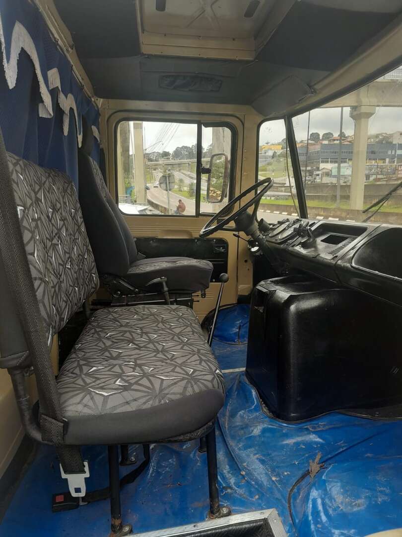 Caminhão MERCEDES BENZ MB 608 Baú Furgão ANO 1986 de Roque de Moraes Caminhões em São Paulo