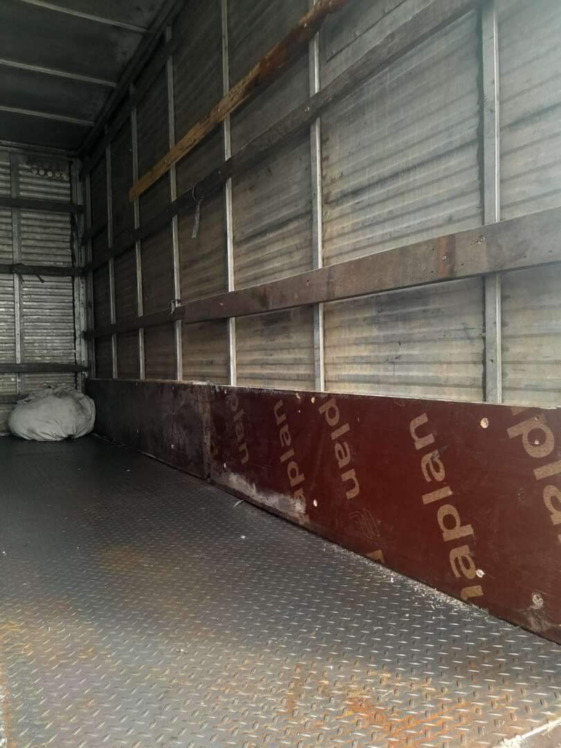 Caminhão MERCEDES BENZ MB 608 Baú Furgão ANO 1986 de Roque de Moraes Caminhões em São Paulo