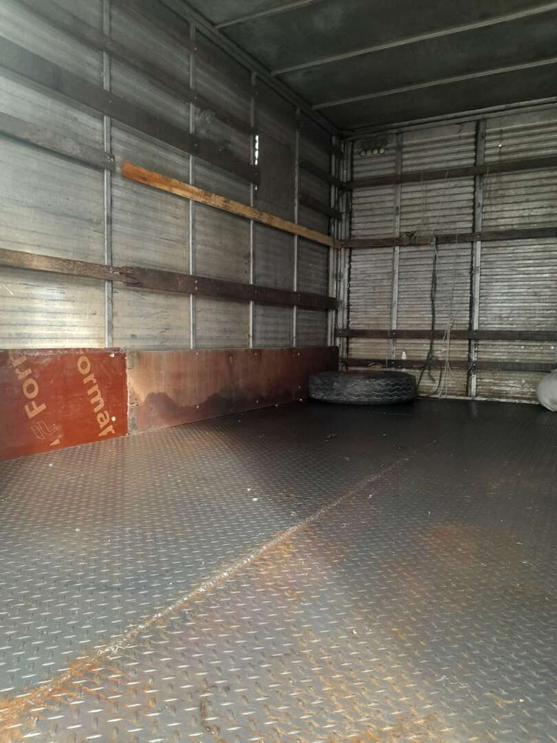 Caminhão MERCEDES BENZ MB 608 Baú Furgão ANO 1986 de Roque de Moraes Caminhões em São Paulo