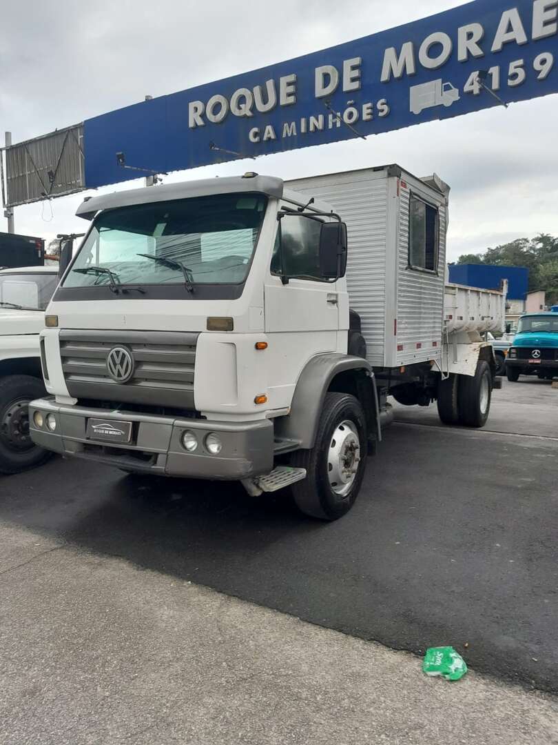 Caminhão VOLKSWAGEN VW 13180 Caçamba Basculante ANO 2012 de Roque de Moraes Caminhões em São Paulo
