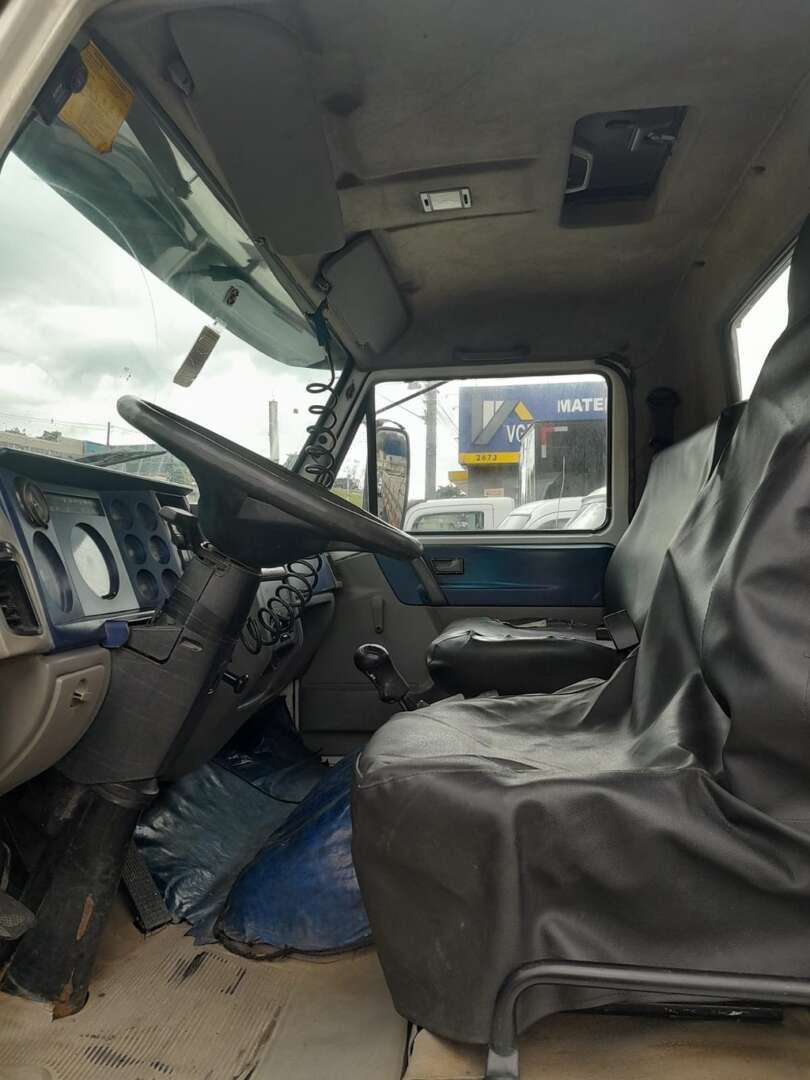 Caminhão VOLKSWAGEN VW 13180 Caçamba Basculante ANO 2012 de Roque de Moraes Caminhões em São Paulo