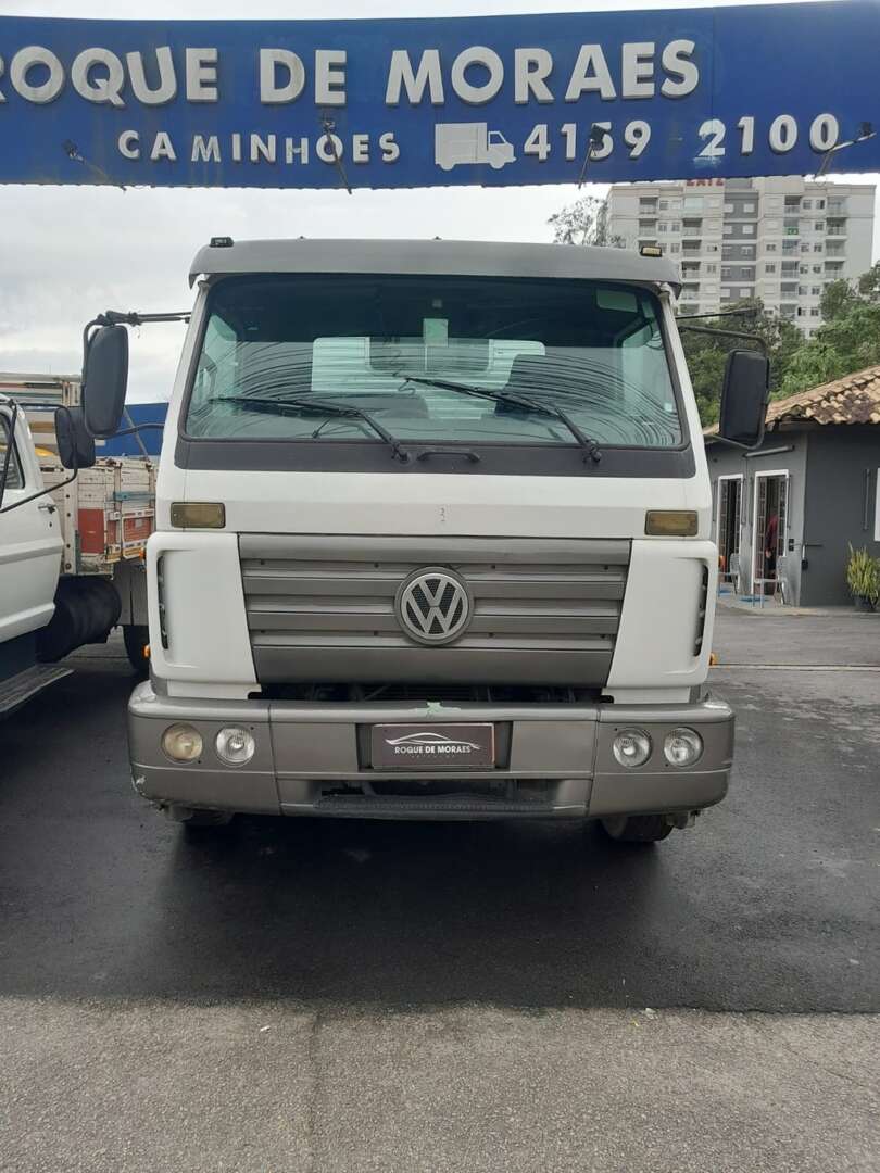 Caminhão VOLKSWAGEN VW 13180 Caçamba Basculante ANO 2012 de Roque de Moraes Caminhões em São Paulo