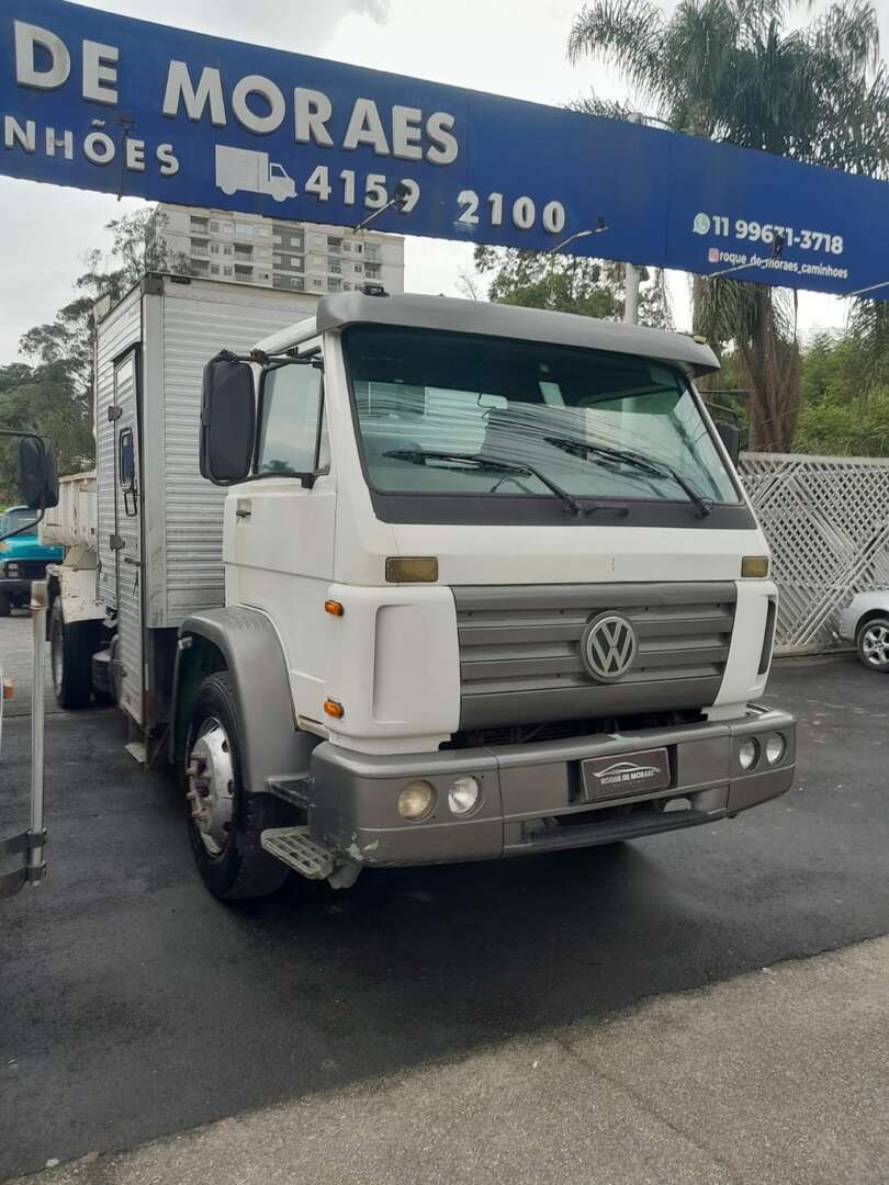 Caminhão VOLKSWAGEN VW 13180 Caçamba Basculante ANO 2012 de Roque de Moraes Caminhões em São Paulo