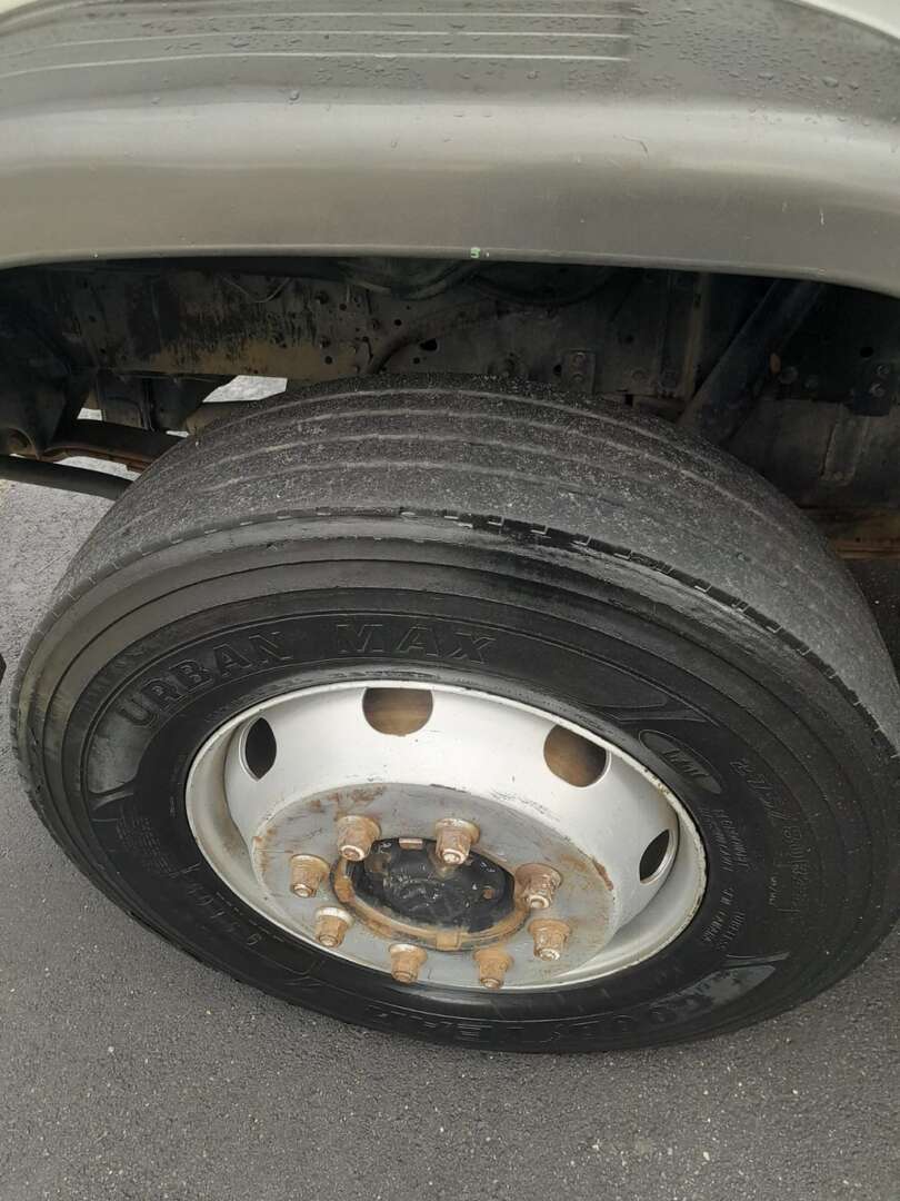 Caminhão VOLKSWAGEN VW 13180 Caçamba Basculante ANO 2012 de Roque de Moraes Caminhões em São Paulo