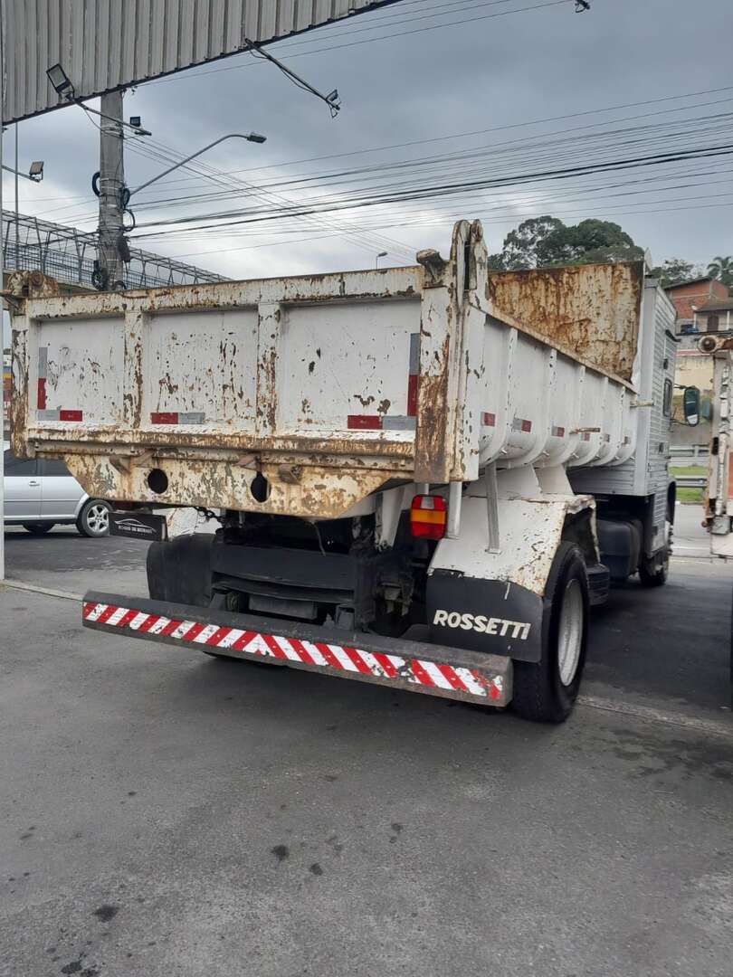 Caminhão VOLKSWAGEN VW 13180 Caçamba Basculante ANO 2012 de Roque de Moraes Caminhões em São Paulo