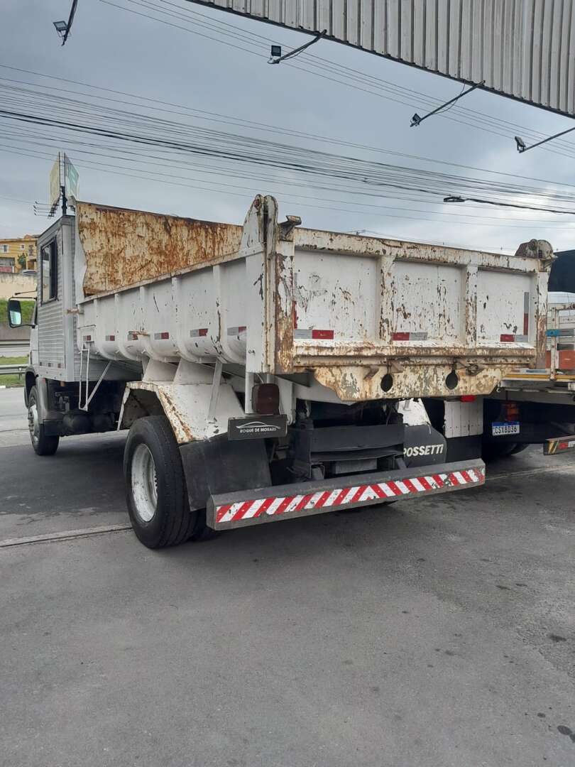 Caminhão VOLKSWAGEN VW 13180 Caçamba Basculante ANO 2012 de Roque de Moraes Caminhões em São Paulo