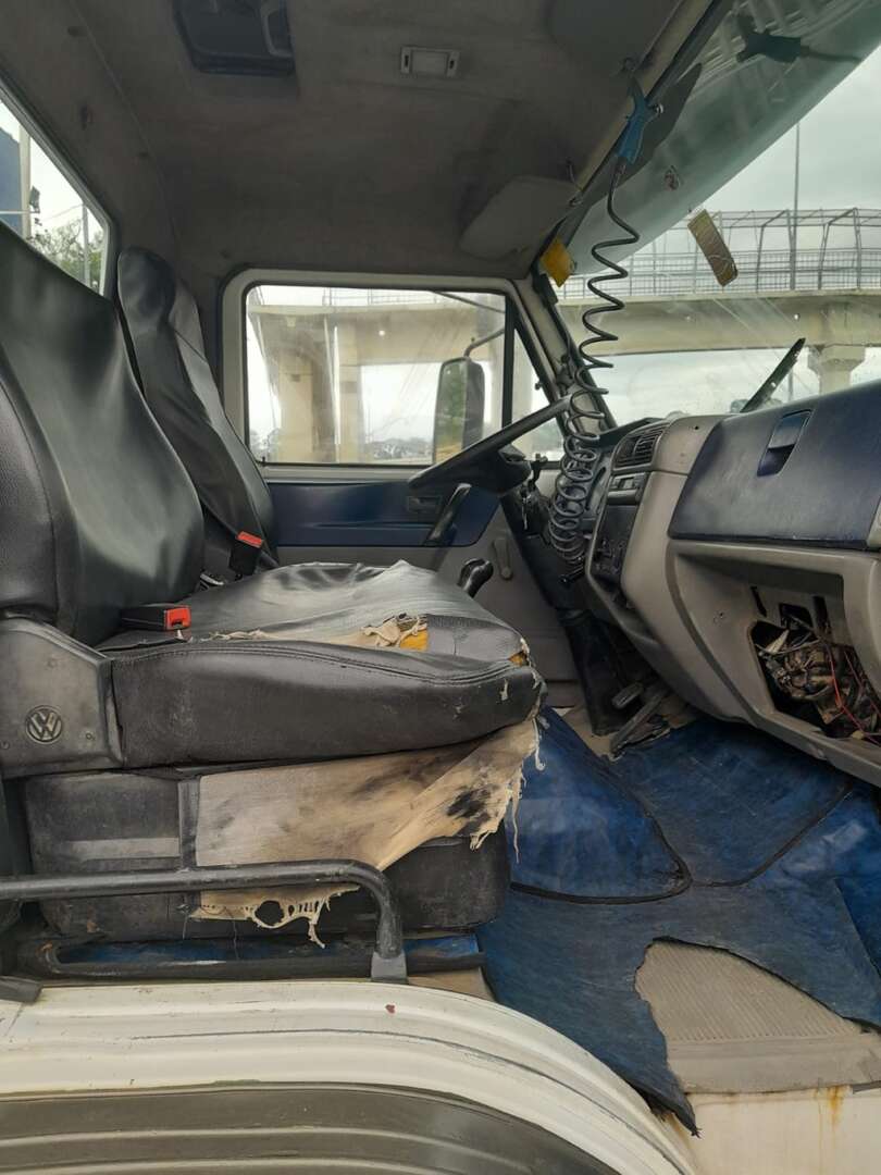 Caminhão VOLKSWAGEN VW 13180 Caçamba Basculante ANO 2012 de Roque de Moraes Caminhões em São Paulo