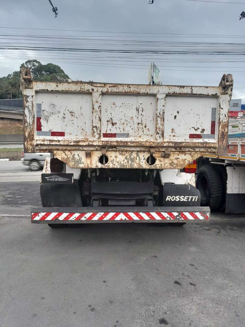 Caminhão VOLKSWAGEN VW 13180 Caçamba Basculante ANO 2012 de Roque de Moraes Caminhões em São Paulo
