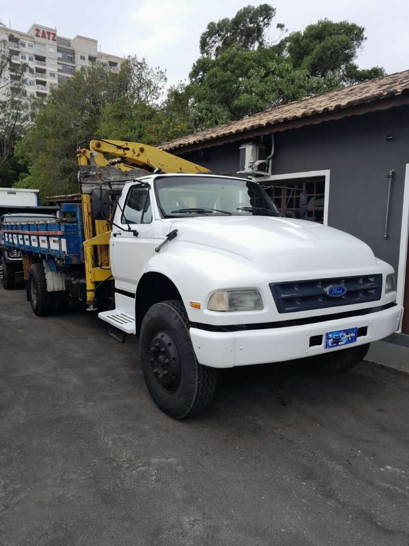 Caminhão FORD F-12000 Carroceria ANO 1997 de Roque de Moraes Caminhões em São Paulo