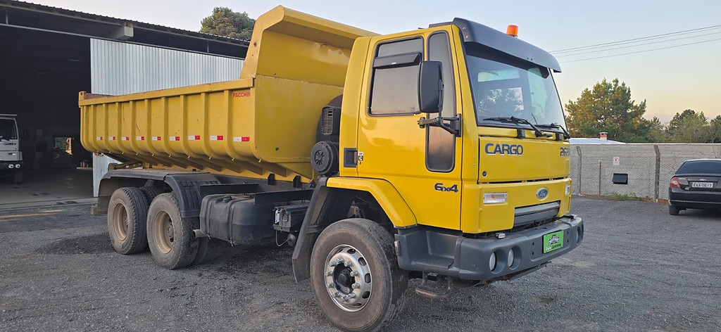Caminhão FORD CARGO 2628 Caçamba Basculante ANO 2007 de Durau e Stoco Comercio de Caminhões LTDA no Paraná