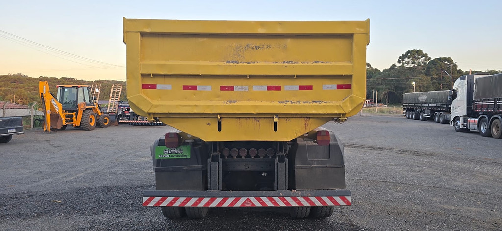 Caminhão FORD CARGO 2628 Caçamba Basculante ANO 2007 de Durau e Stoco Comercio de Caminhões LTDA no Paraná