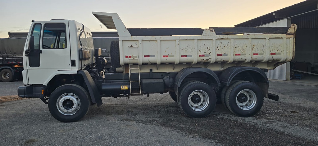 Caminhão FORD CARGO 2628 Caçamba Basculante ANO 2008 de Durau e Stoco Comercio de Caminhões LTDA no Paraná