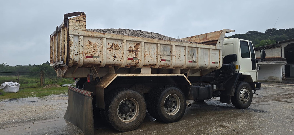 Caminhão FORD CARGO 2628 Caçamba Basculante ANO 2008 de Durau e Stoco Comercio de Caminhões LTDA no Paraná