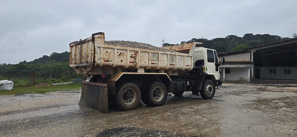 Caminhão FORD CARGO 2628 Caçamba Basculante ANO 2008 de Durau e Stoco Comercio de Caminhões LTDA no Paraná