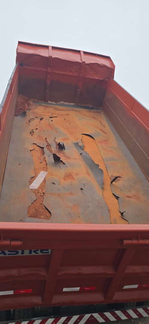 Caminhão FORD CARGO 2628 Caçamba Basculante ANO 2009 de Durau e Stoco Comercio de Caminhões LTDA no Paraná