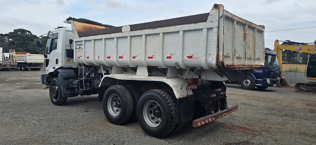 Caminhão FORD CARGO 2628 Caçamba Basculante ANO 2011 de Durau e Stoco Comercio de Caminhões LTDA no Paraná