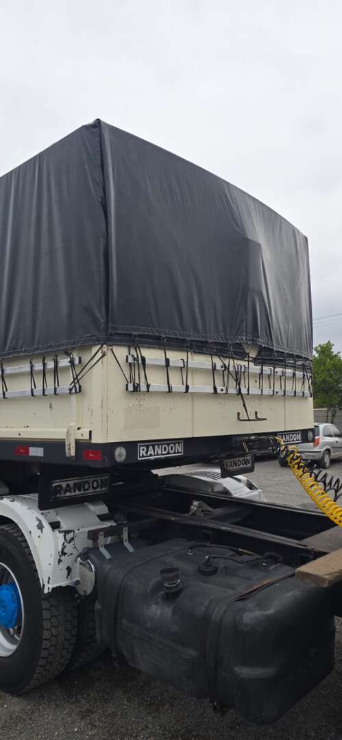 Carreta SEMI-REBOQUE GRANELEIRO Randon ANO 2011 3 Eixos de Durau e Stoco Comercio de Caminhões LTDA no Paraná
