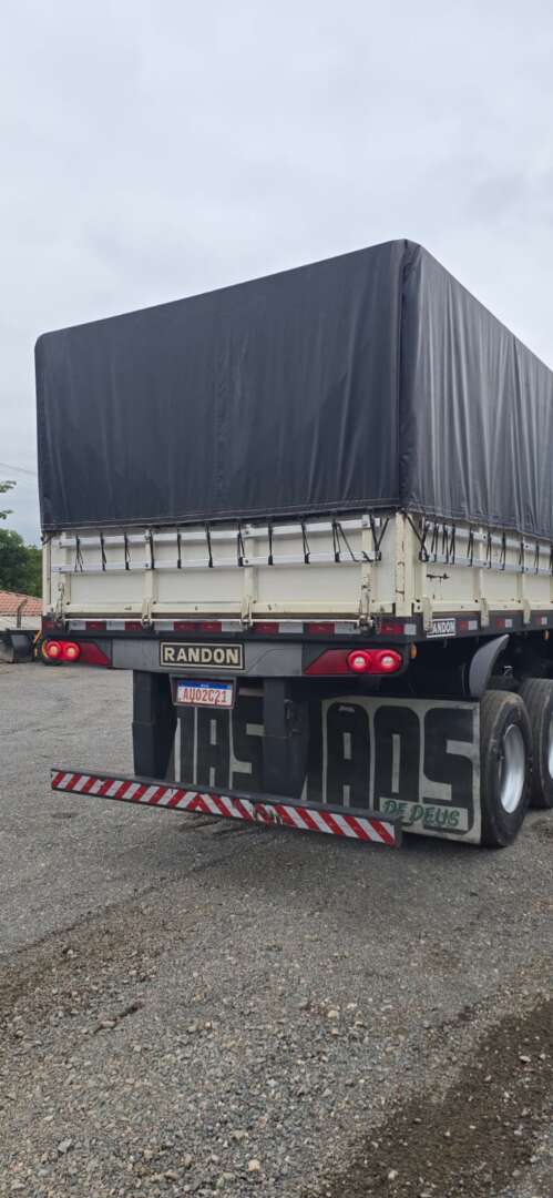 Carreta SEMI-REBOQUE GRANELEIRO Randon ANO 2011 3 Eixos de Durau e Stoco Comercio de Caminhões LTDA no Paraná