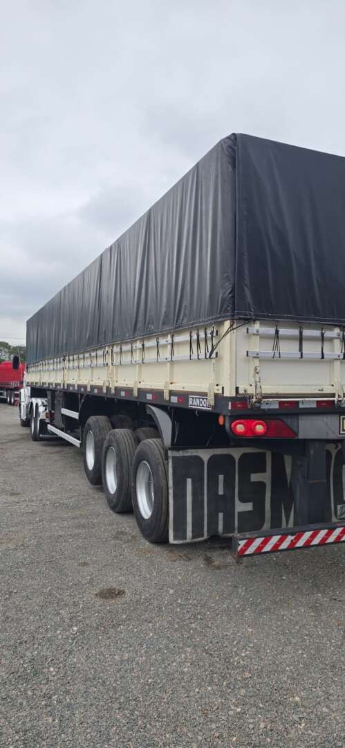 Carreta SEMI-REBOQUE GRANELEIRO Randon ANO 2011 3 Eixos de Durau e Stoco Comercio de Caminhões LTDA no Paraná
