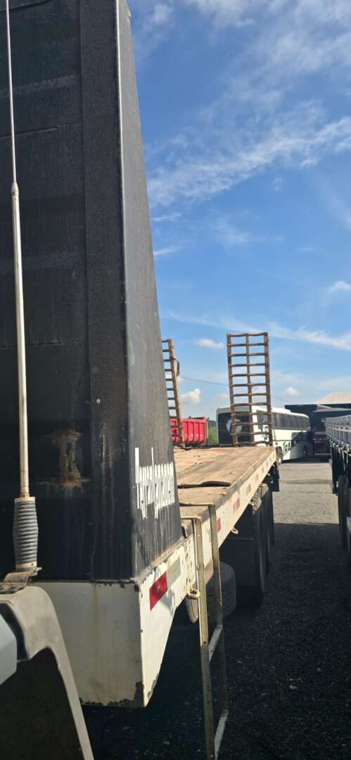 Caminhão FORD CARGO 1517 Prancha ANO 2004 de Durau e Stoco Comercio de Caminhões LTDA no Paraná