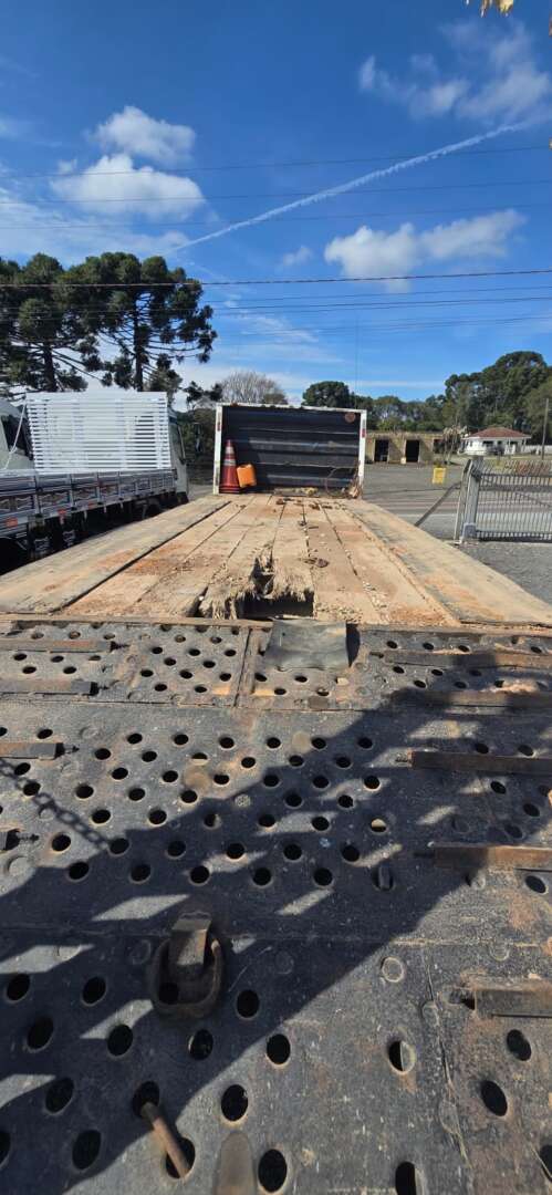 Caminhão FORD CARGO 1517 Prancha ANO 2004 de Durau e Stoco Comercio de Caminhões LTDA no Paraná