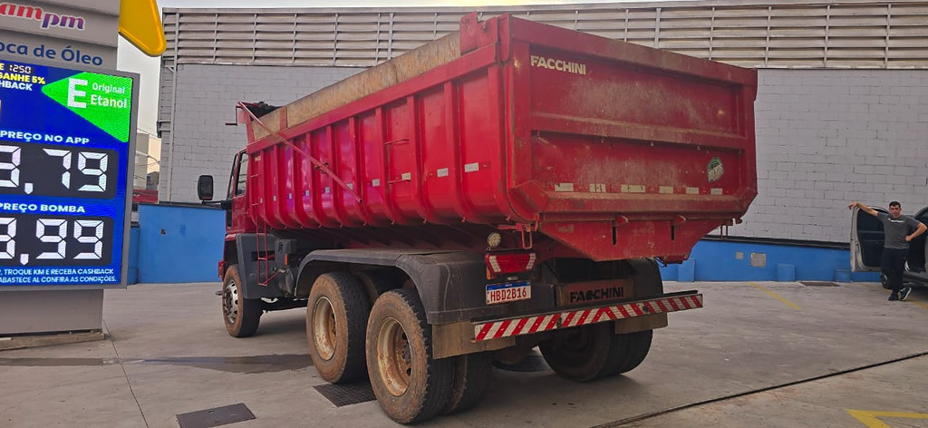 Caminhão FORD CARGO 2628 Caçamba Basculante ANO 2006 de Durau e Stoco Comercio de Caminhões LTDA no Paraná