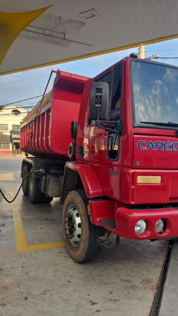 Caminhão FORD CARGO 2628 Caçamba Basculante ANO 2006 de Durau e Stoco Comercio de Caminhões LTDA no Paraná