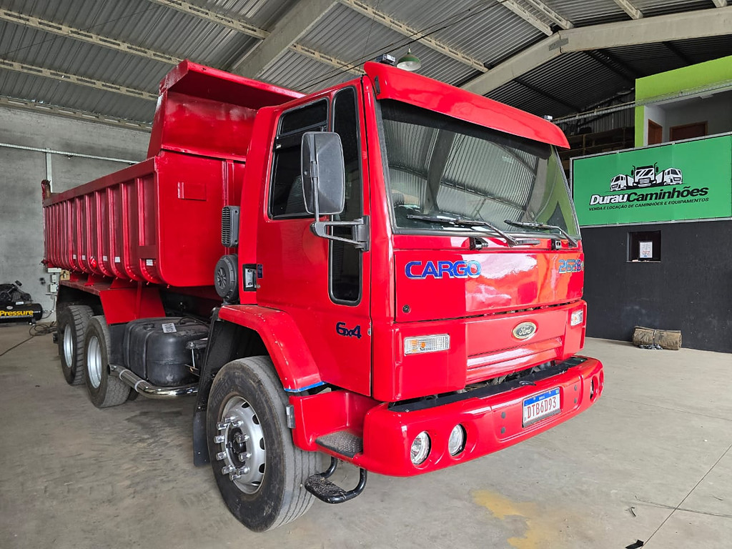 Caminhão FORD CARGO 2628 Caçamba Basculante ANO 2006 de Durau e Stoco Comercio de Caminhões LTDA no Paraná